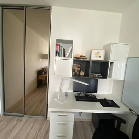 Spacy Modern Near Hockey Stadium Apartmán *